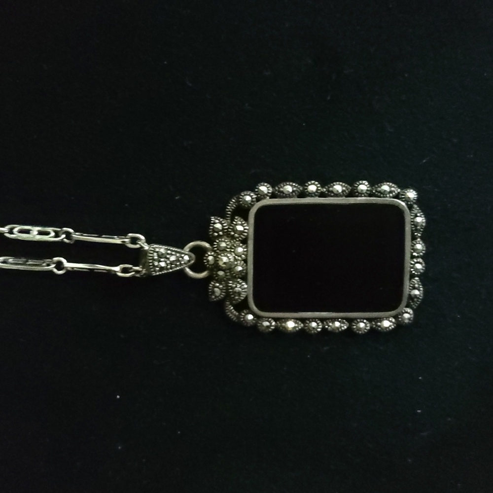 VINTAGE Black Reflective Necklace with Sparkling Stones